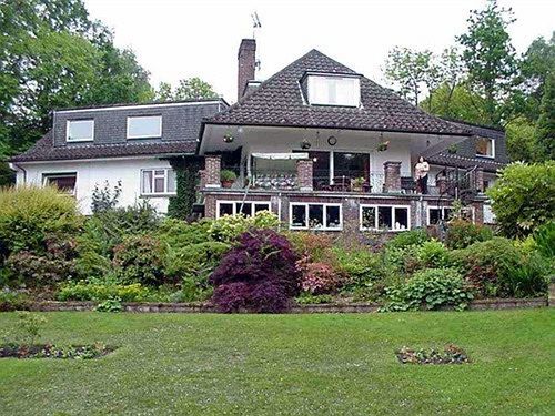 Linchens Bed And Breakfast Felbridge エクステリア 写真