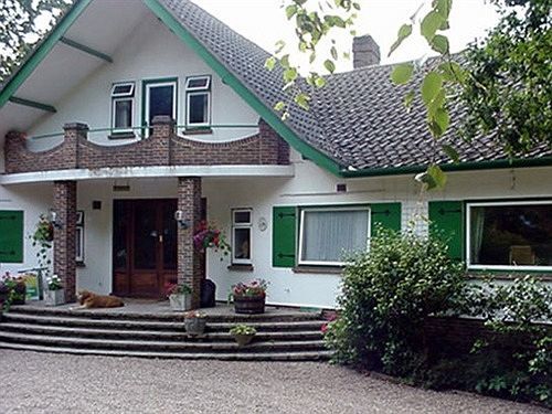 Linchens Bed And Breakfast Felbridge エクステリア 写真