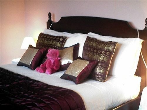 Linchens Bed And Breakfast Felbridge エクステリア 写真